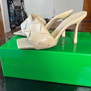 Bottega Veneta nude Lido heels